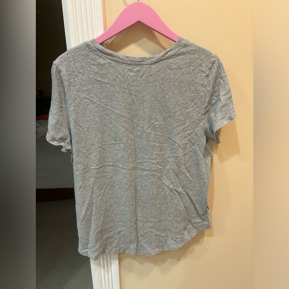 Old Navy Gray T-shirt - Picture 3 of 3